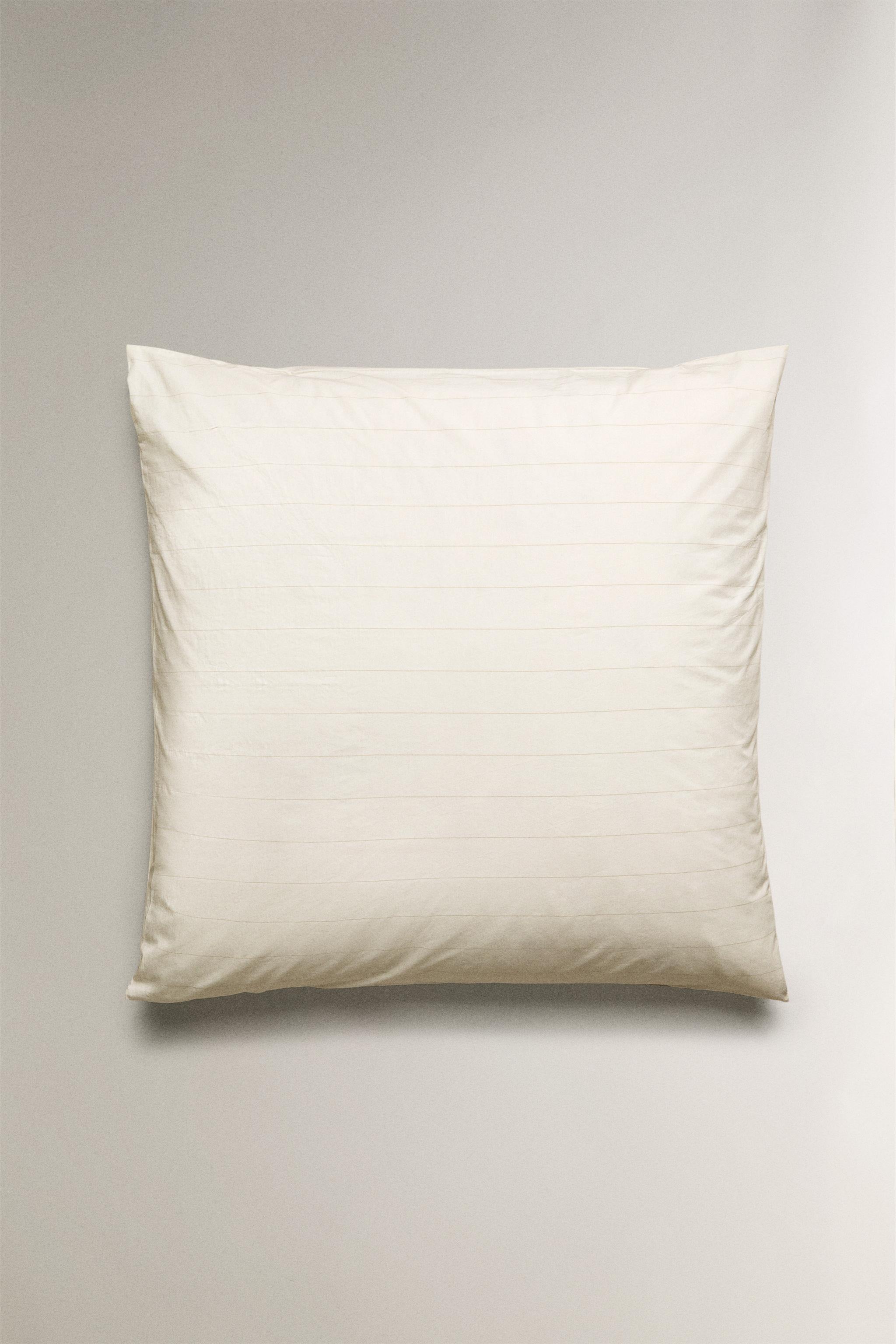 STRIPED PILLOWCASE